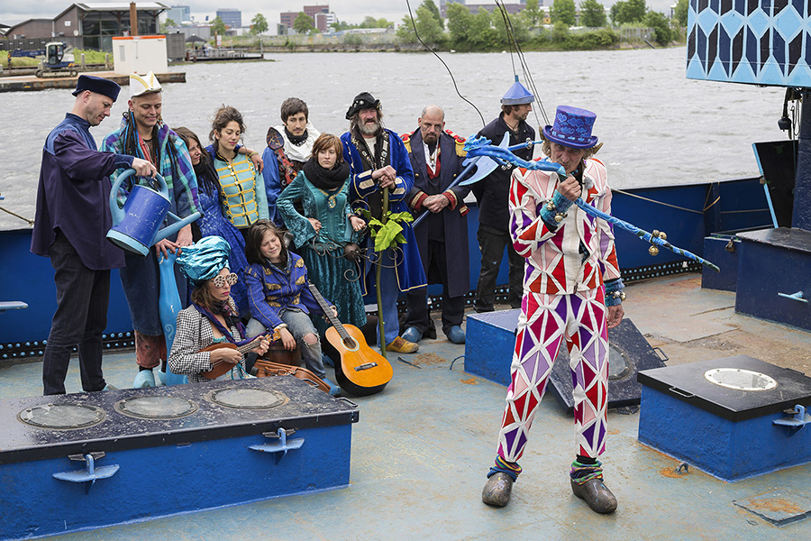 Azart Ship of Fools