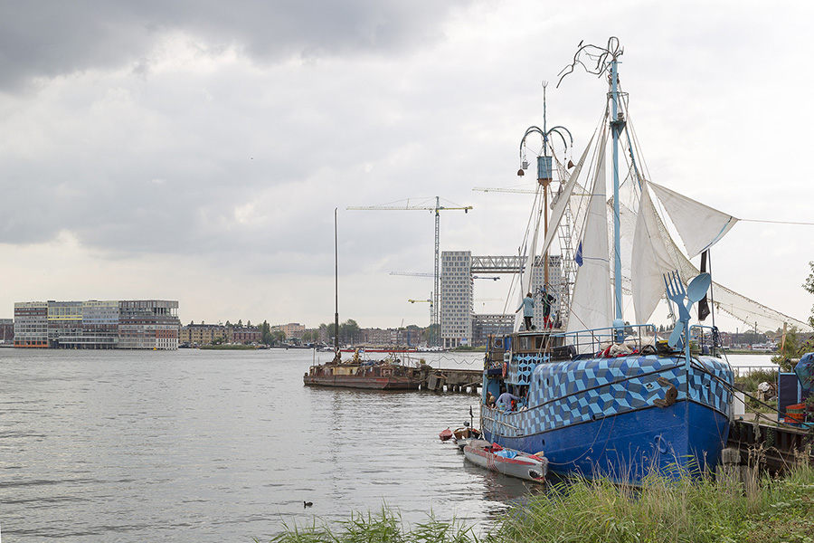 Azart Ship of Fools