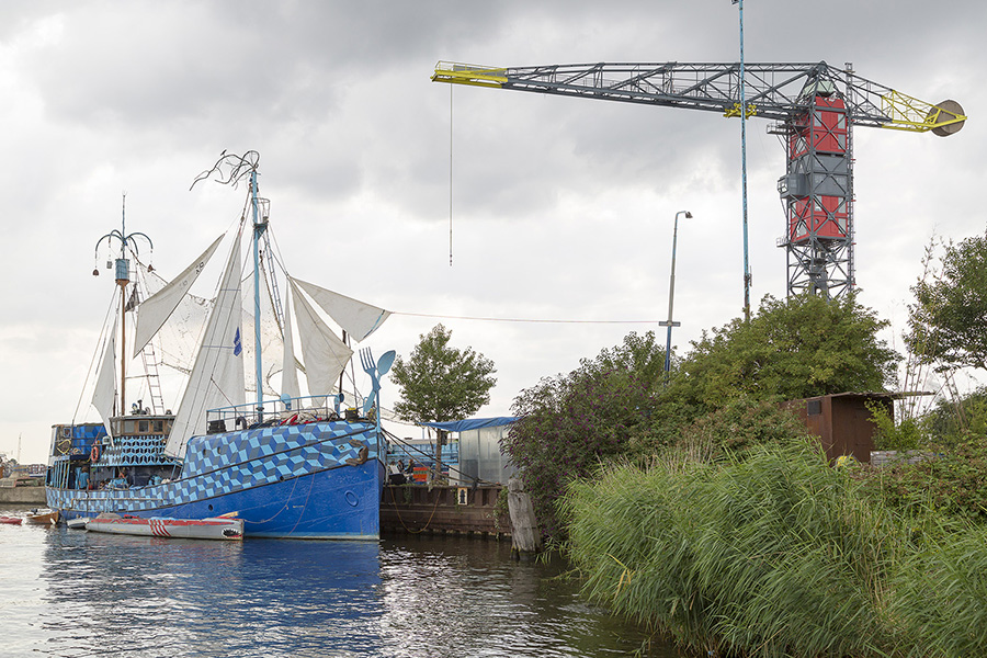 Azart Ship of Fools