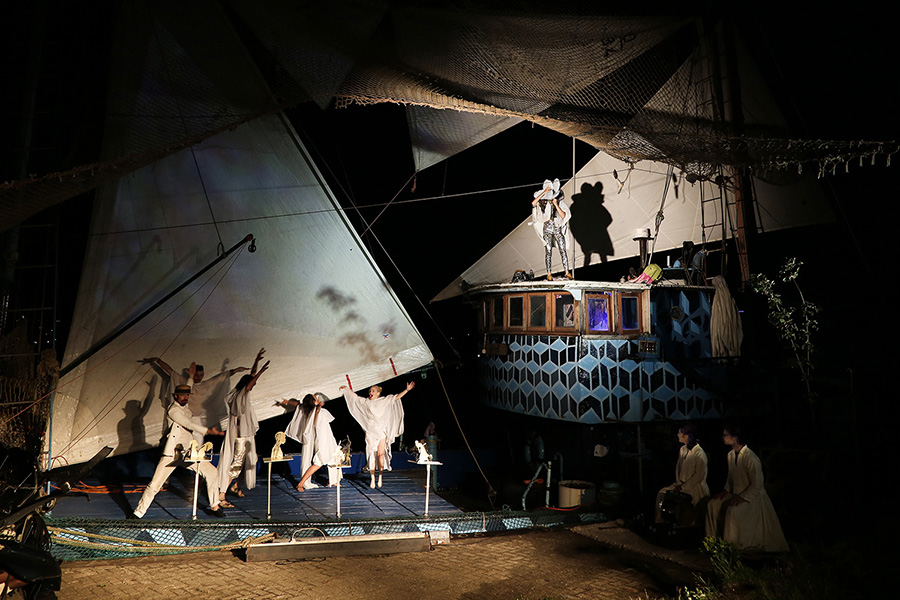 Azart Ship of Fools