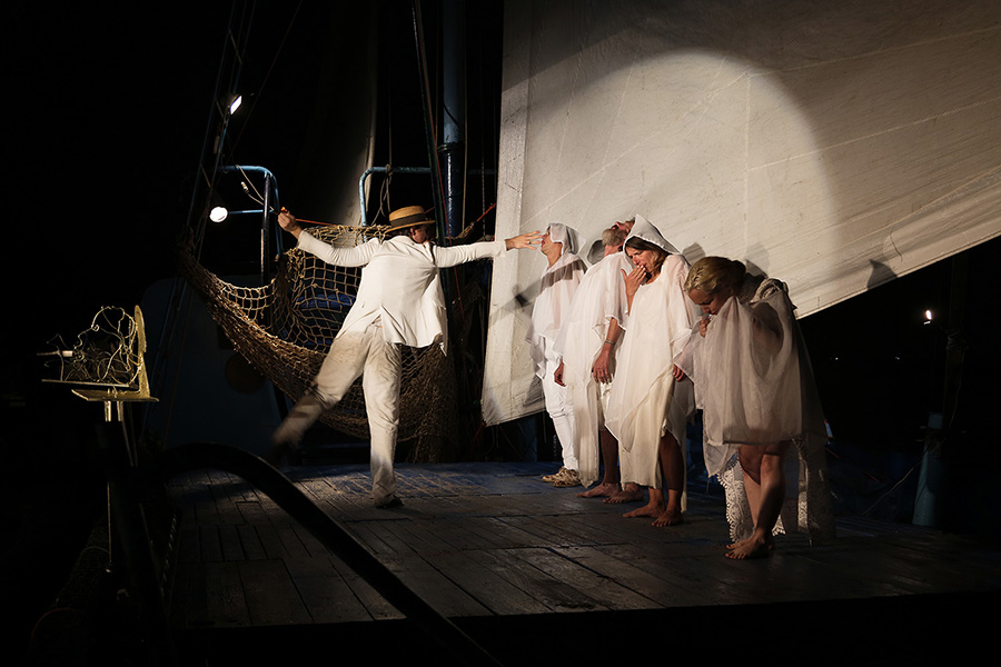 Azart Ship of Fools