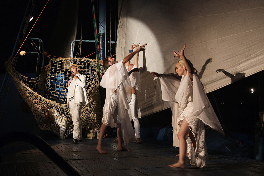 Azart Ship of Fools