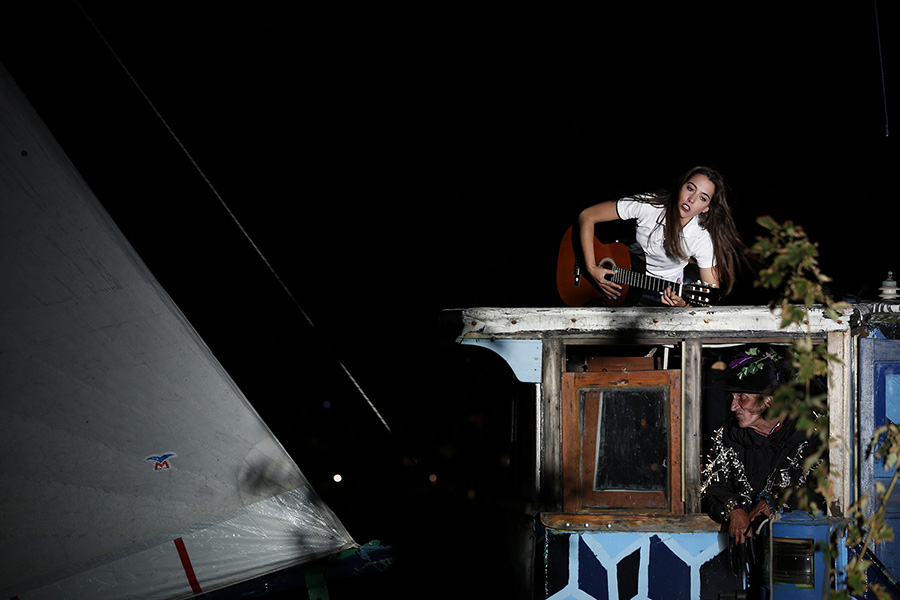 Azart Ship of Fools