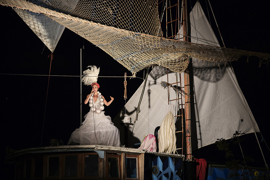 Azart Ship of Fools