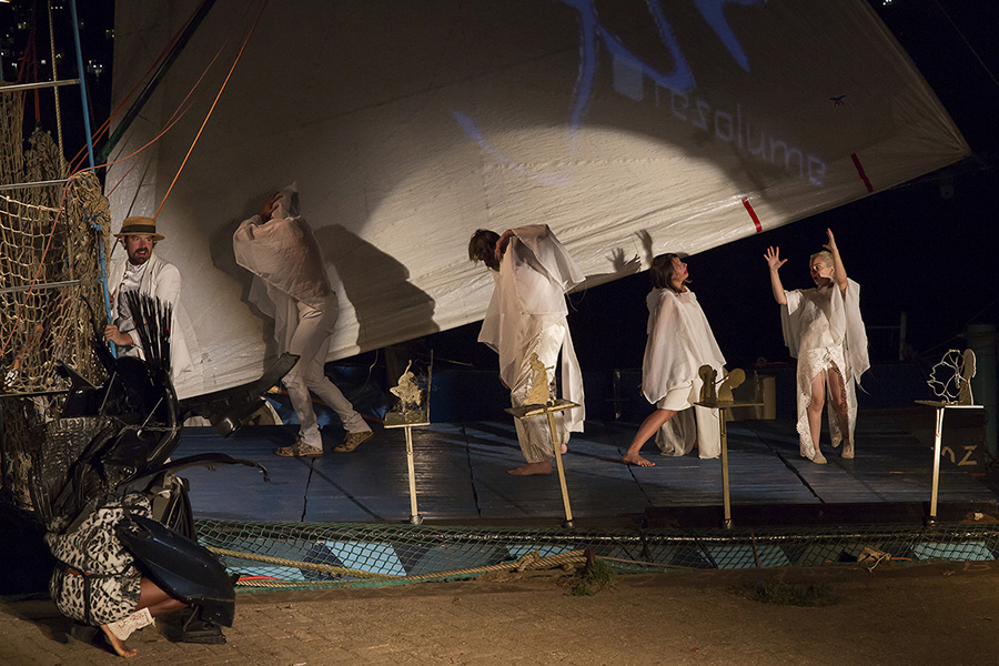 Azart Ship of Fools