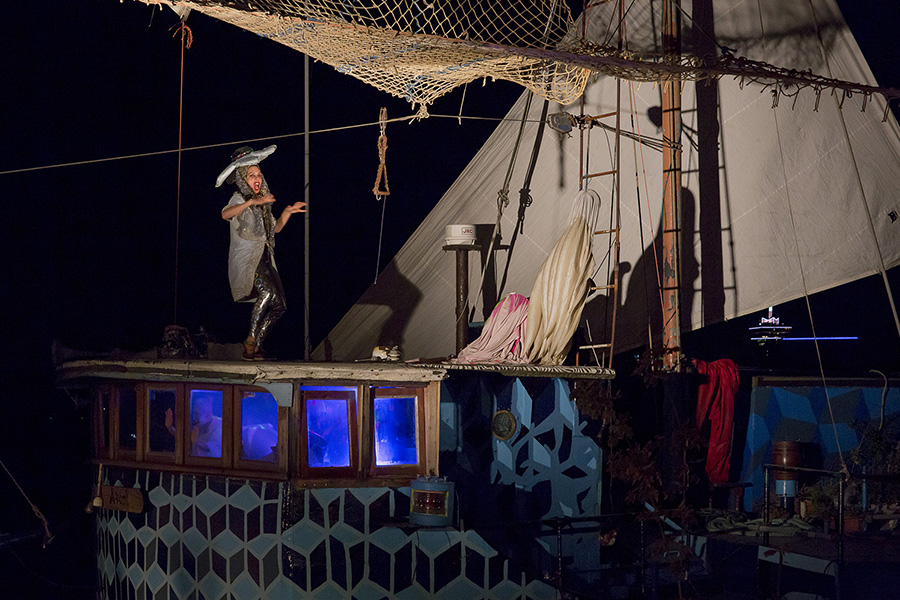 Azart Ship of Fools