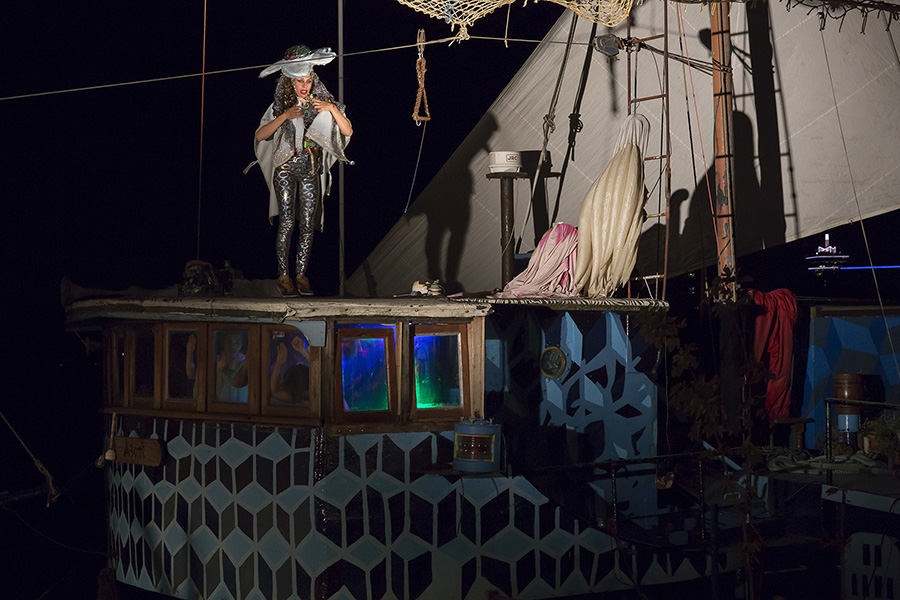 Azart Ship of Fools