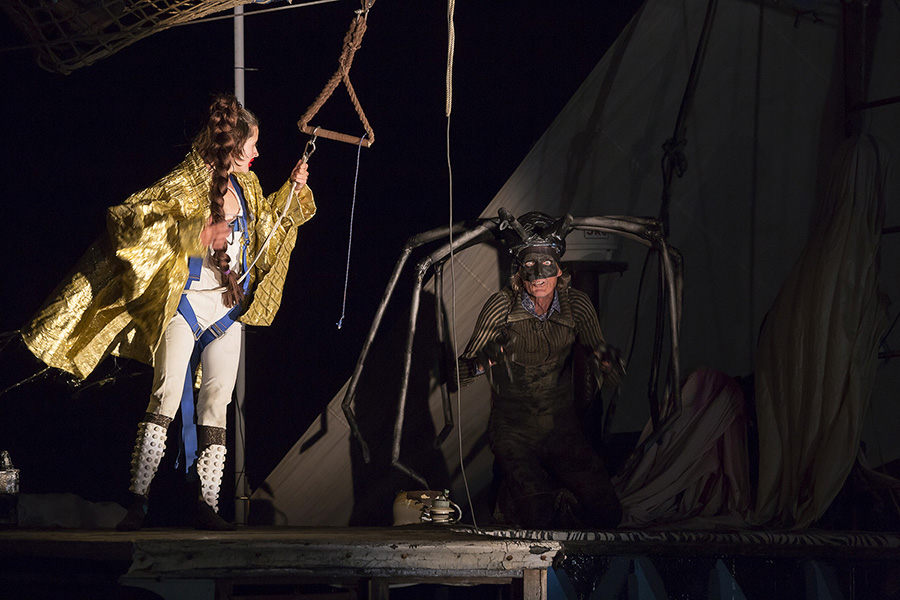 Azart Ship of Fools