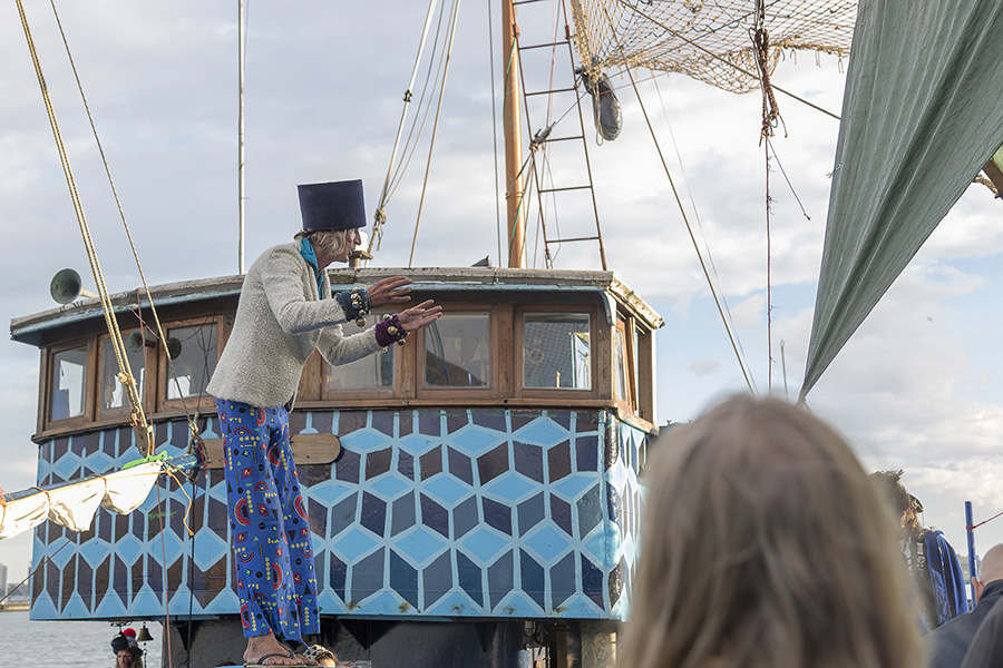 Azart Ship of Fools