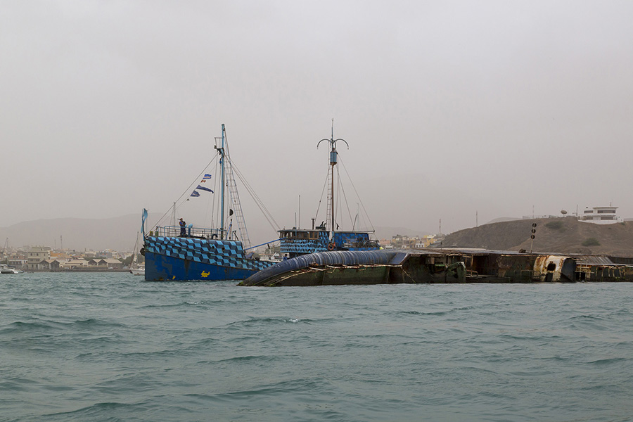 Azart Ship of Fools