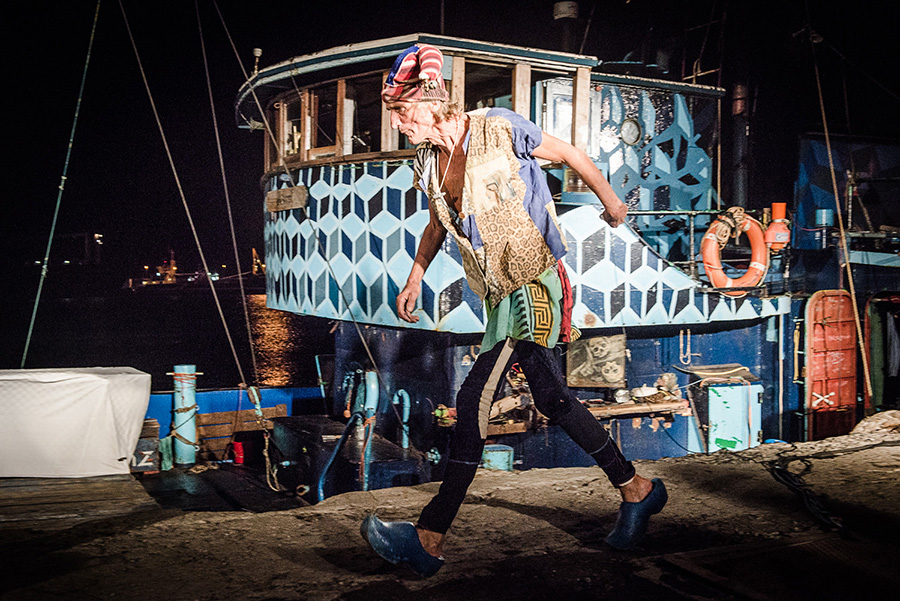 Azart Ship of Fools