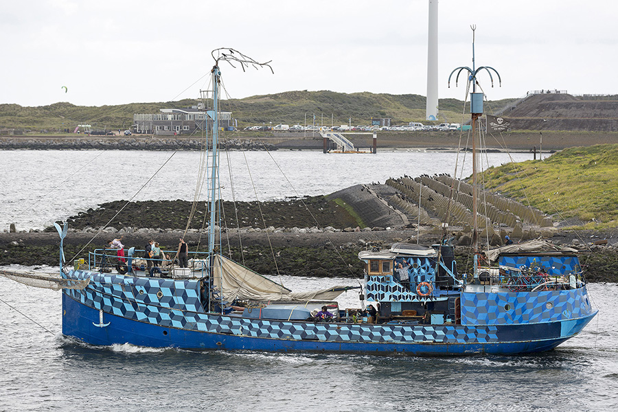 Azart Ship of Fools